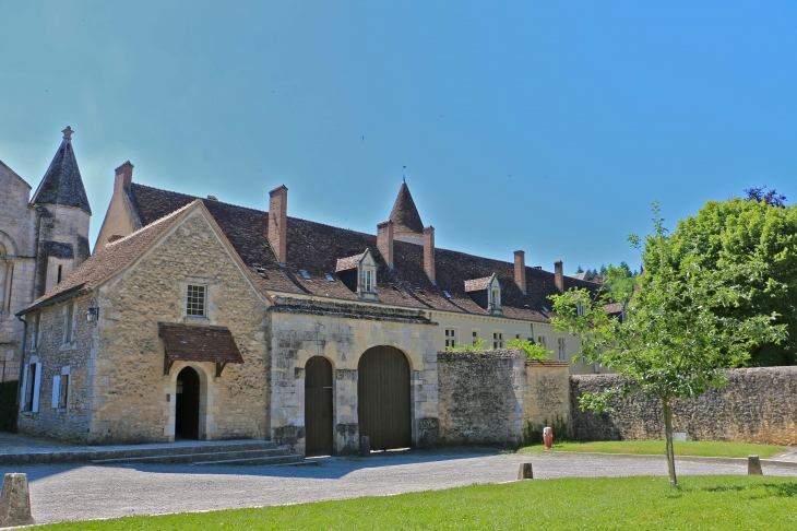 L'Abbaye Notre Dame. - Fontgombault