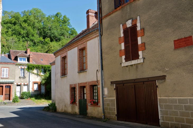 La D40 dans le village. - Gargilesse-Dampierre