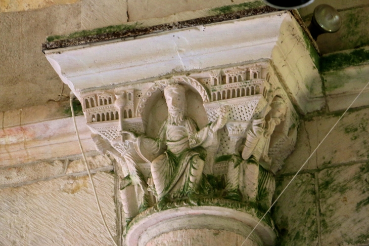 Chapiteau roman-sculpte-de-la-nef-de-l-eglise-saint-laurent-et-notre-dame - Gargilesse-Dampierre