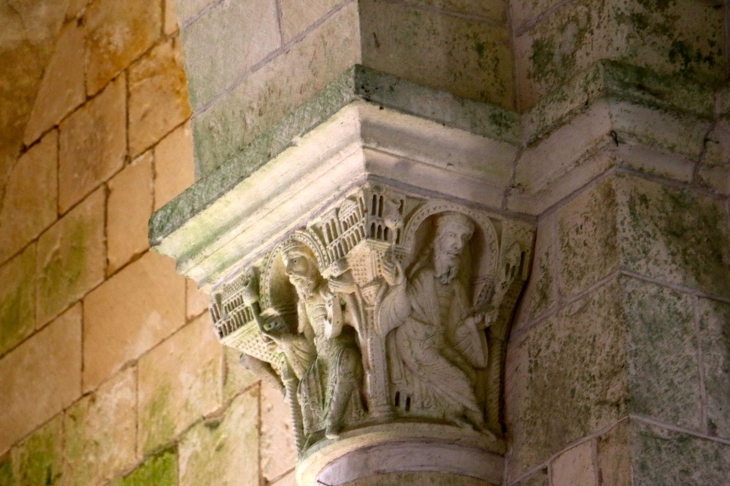 Chapiteau roman-sculpte-de-la-nef-de-l-eglise-saint-laurent-et-notre-dame - Gargilesse-Dampierre