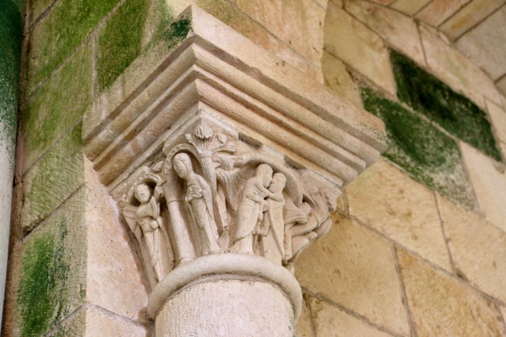 Chapiteau roman-sculpte-de-la-nef-de-l-eglise-saint-laurent-et-notre-dame - Gargilesse-Dampierre