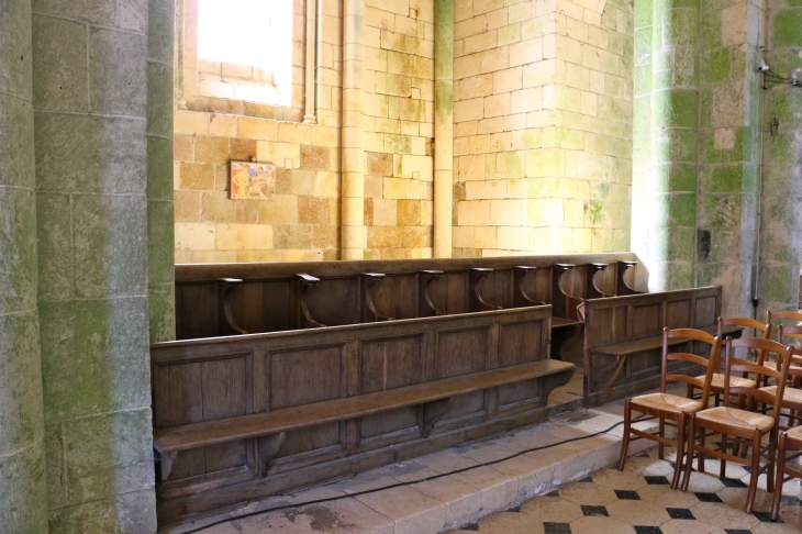 Eglise Saint Laurent et Notre Dame : les stalles dans la nef. - Gargilesse-Dampierre