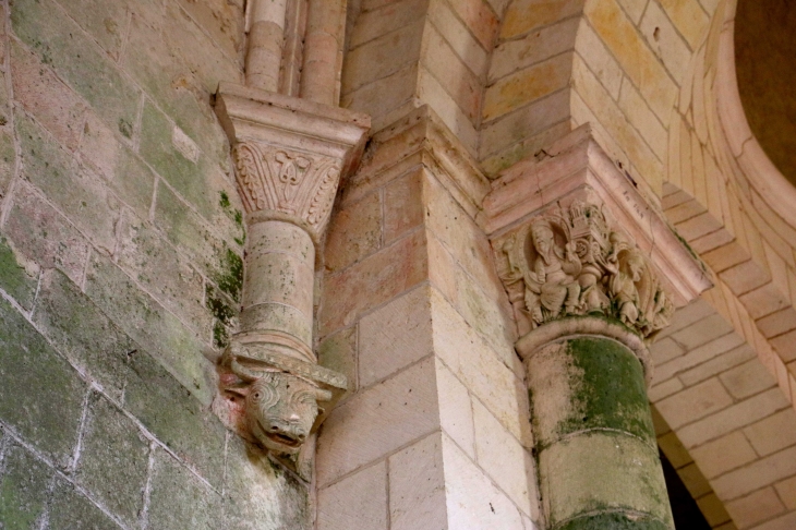 Corbeau-et-chapiteau-sculptes-de-l-eglise-saint-laurent-et-notre-dame - Gargilesse-Dampierre