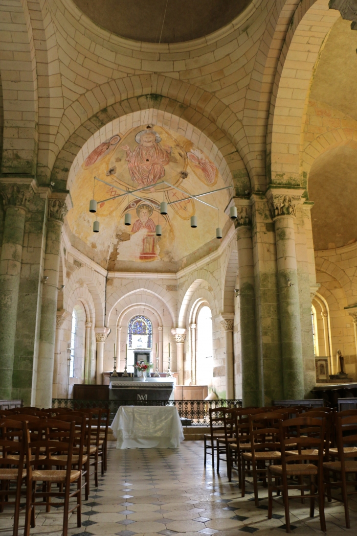 L'abside et  absidioles. Eglise Saint Laurent et Notre Dame. - Gargilesse-Dampierre