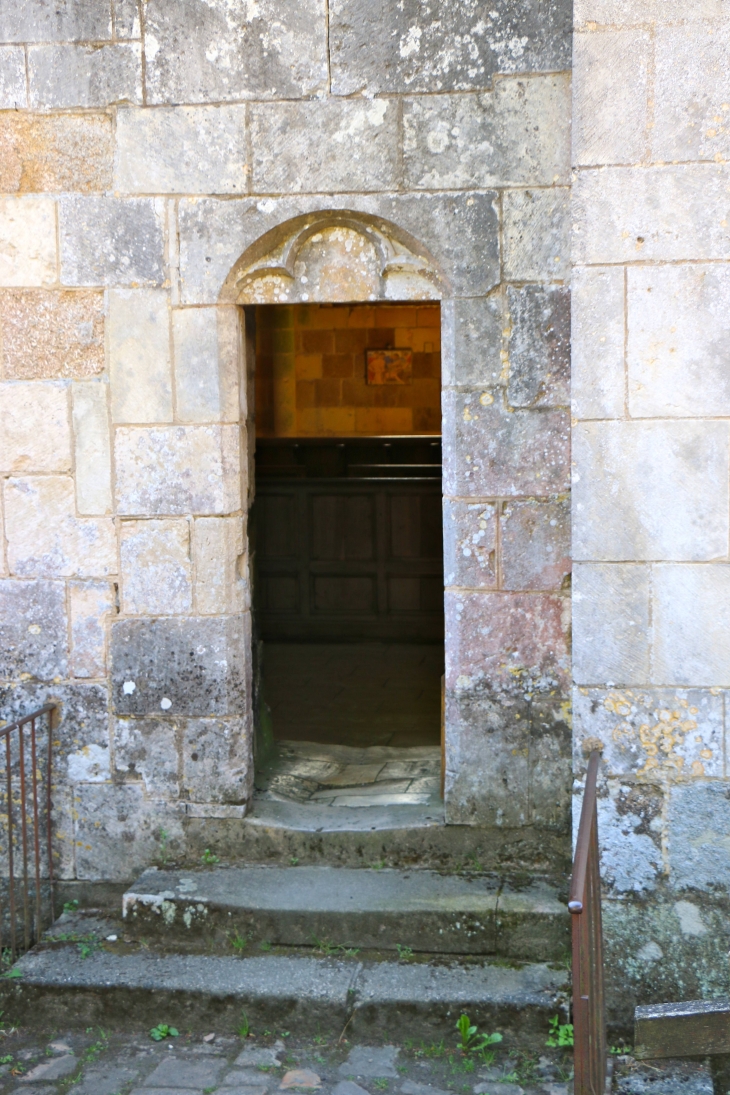 Petite entrée Nord de l'églse Saint Laurent et Notre Dame. - Gargilesse-Dampierre