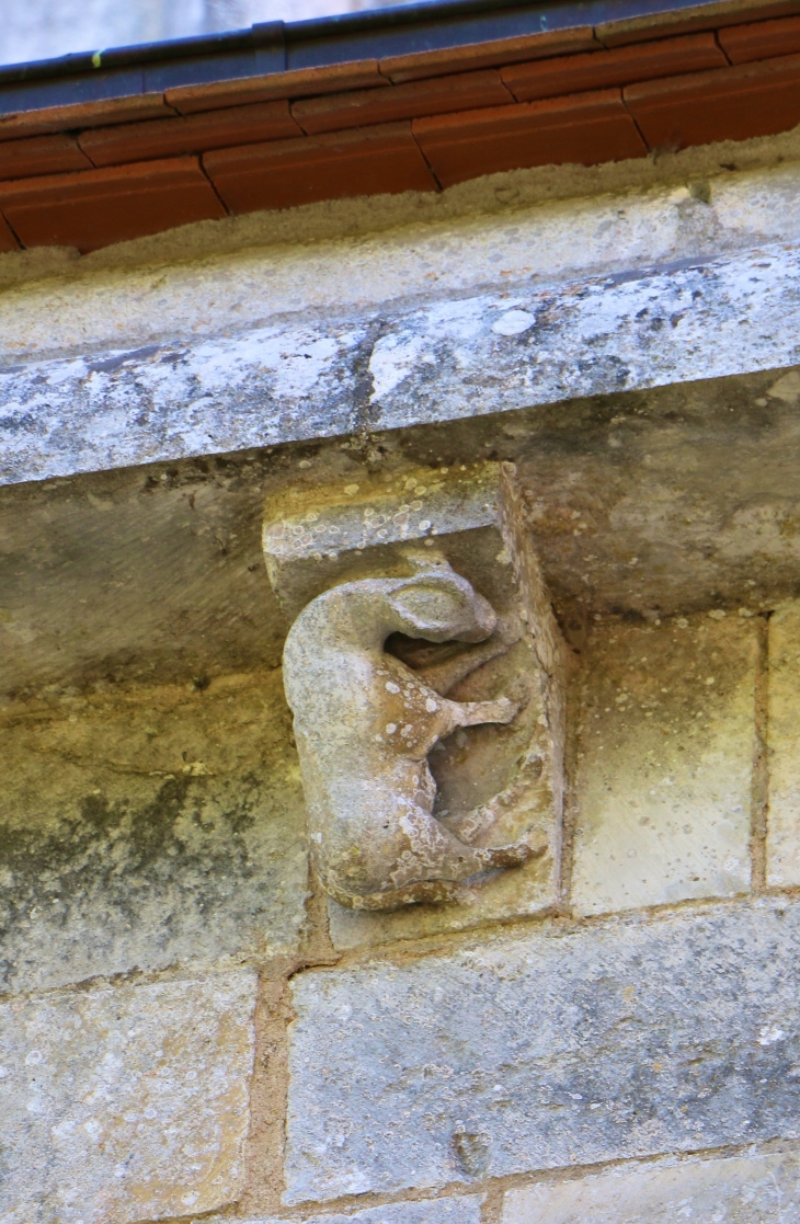 Modillon de la façade nord de l'église Saint Laurent et Notre Dame. - Gargilesse-Dampierre