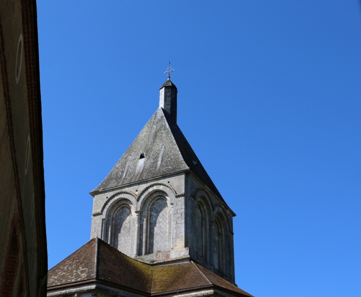 Le clocher de l'église Saint Laurent et Notre Dame. - Gargilesse-Dampierre