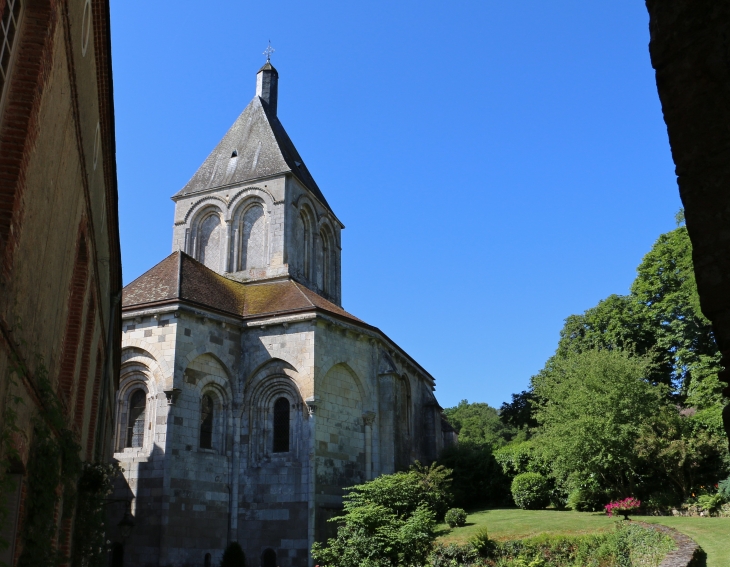 Le chevet de l'église Saint Laurent et Notre Dame. - Gargilesse-Dampierre