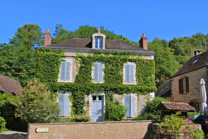 Dans le village. - Gargilesse-Dampierre