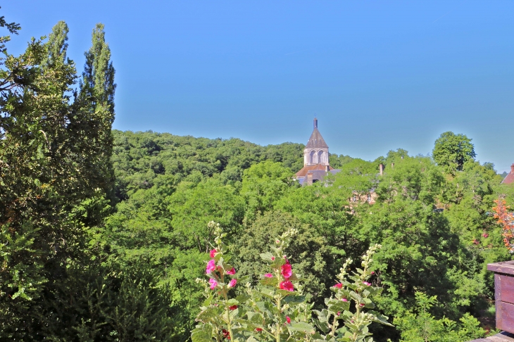 Vue sur l'église. - Gargilesse-Dampierre