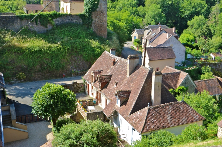 Vue sur la maison de Georges Sand. - Gargilesse-Dampierre