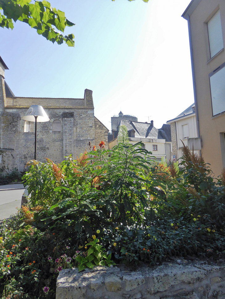 De l'autre côté de la porte de l'horloge - Issoudun