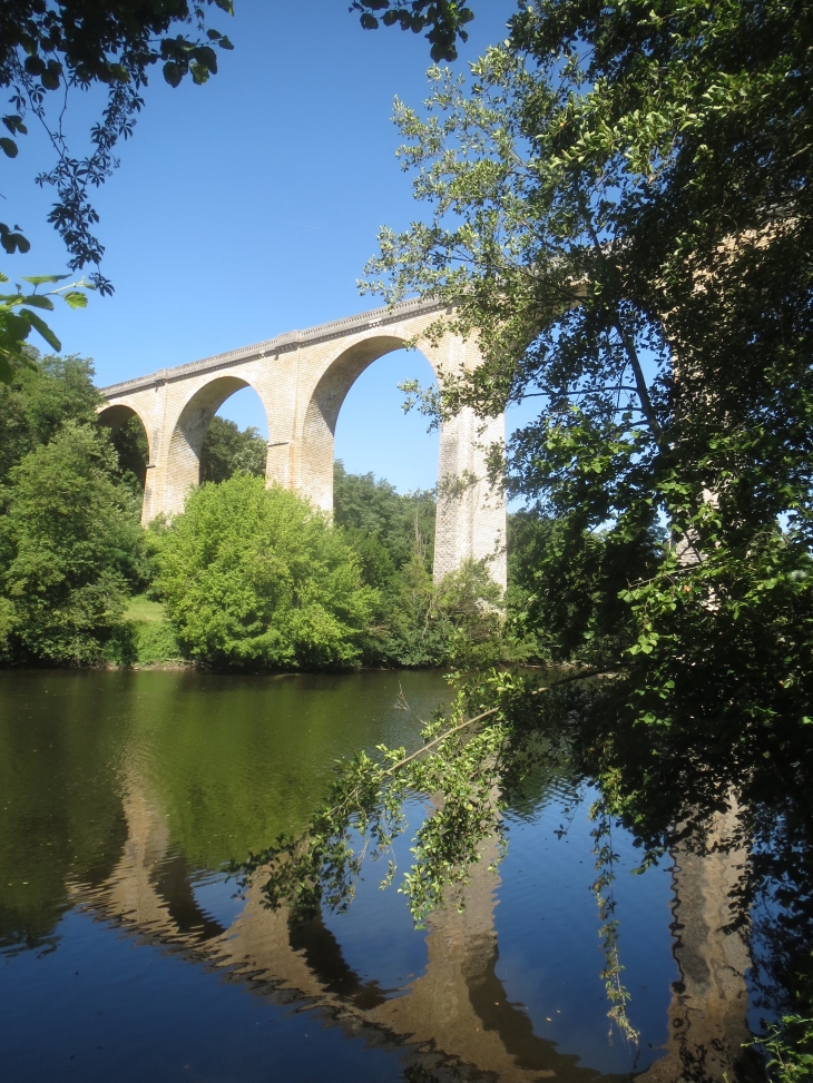 La Creuse et le viaduc du BLANC (Indre). - Le Blanc