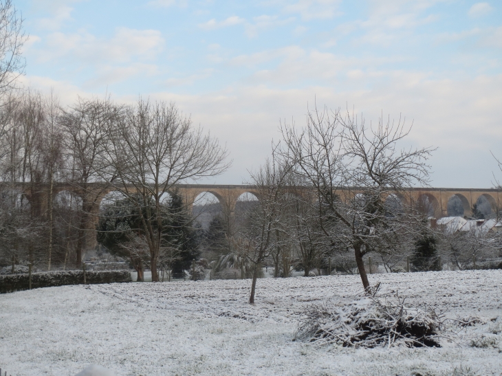 Le viaduc du BLANC (Indre) sous la neige; - Le Blanc