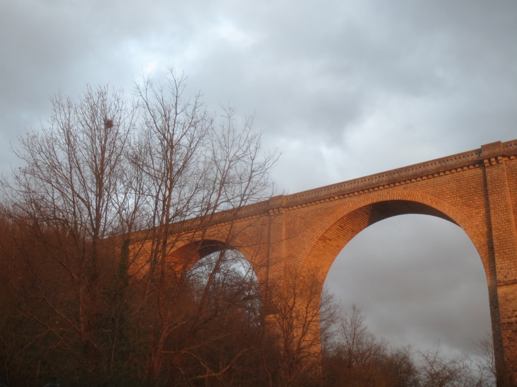 Le viaduc du BLANC (Indre). - Le Blanc