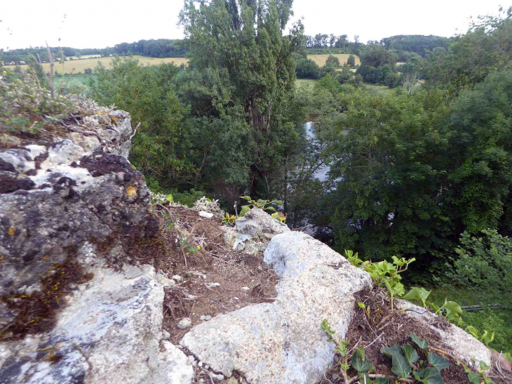 Cerf Thibaut : ancien poste de guet au dessus de la Creuse - Le Blanc