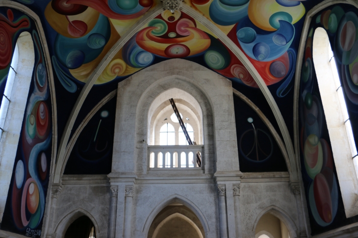 Eglise Notre Dame : fresques modernes exécutées par Jorge Carrasco. - Le Menoux