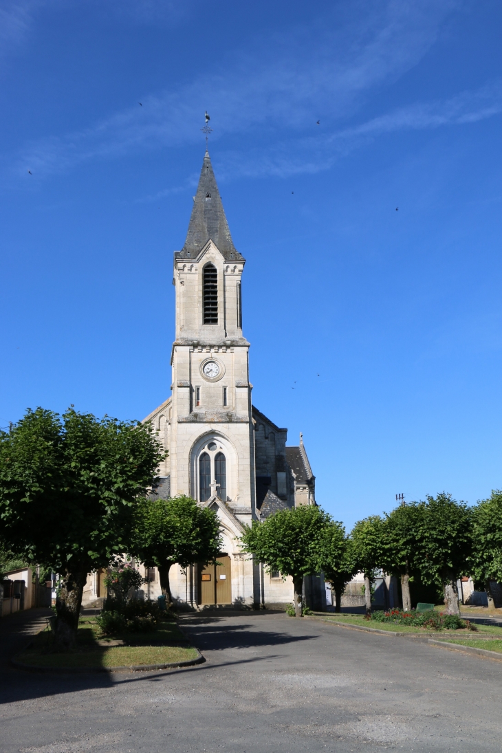 La façade occidentale de l'église Notre Dame. - Le Menoux