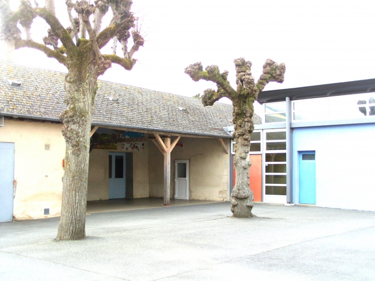 L'école et la cantine - Les Bordes