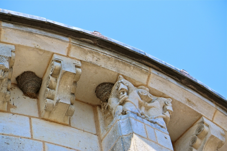 Abbatiale saint Pierre. Chapiteau sculpté du chevet. - Méobecq