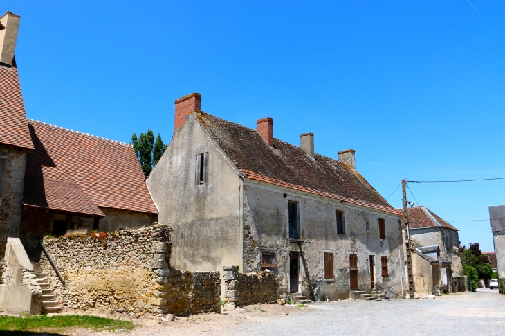 Dans le village. - Méobecq