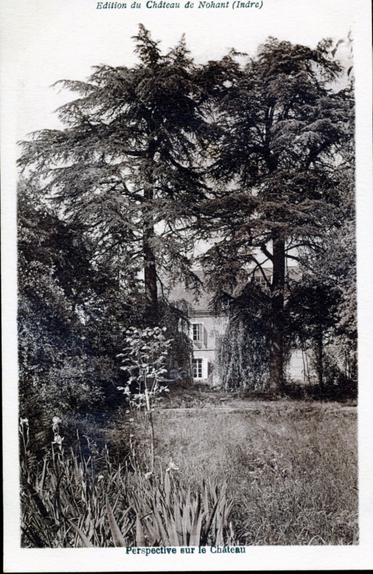 Perspective sur le château, vers 1930 (carte postale ancienne). - Nohant-Vic