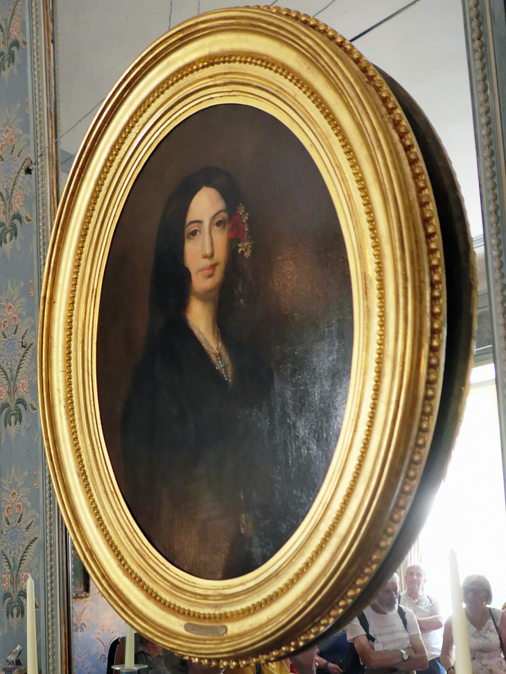  la maison de George Sand : le grand salon  portraits de famille : George Sand - Nohant-Vic