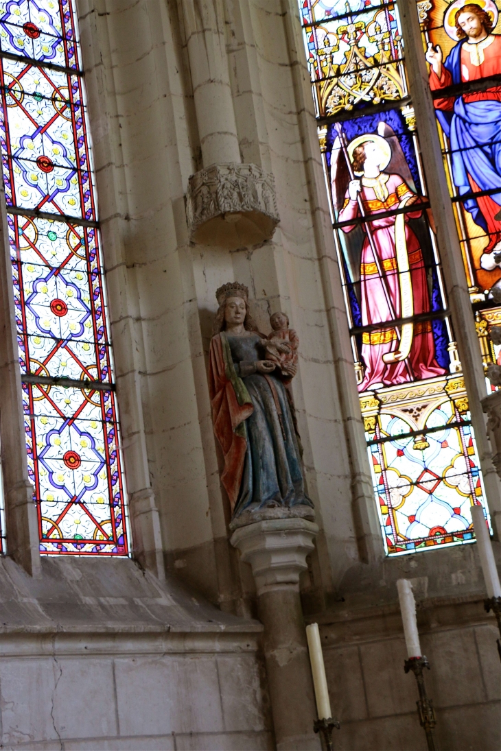 Eglise Saint Sulpice : Statue polychrome du moyen age. Dans le choeur. - Palluau-sur-Indre