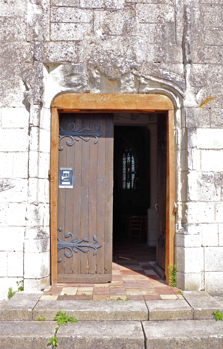 Le portail de l'église Saint Sulpice. - Palluau-sur-Indre