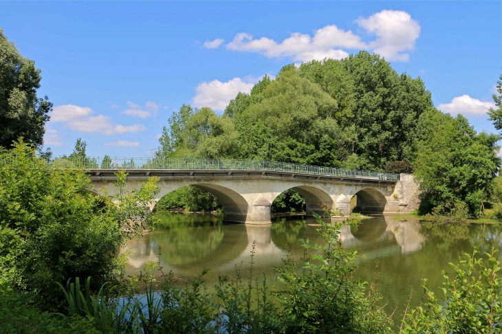 La D15 et le-pont-sur-l-indre - Palluau-sur-Indre