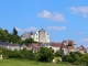 Vue sur le village et le château.