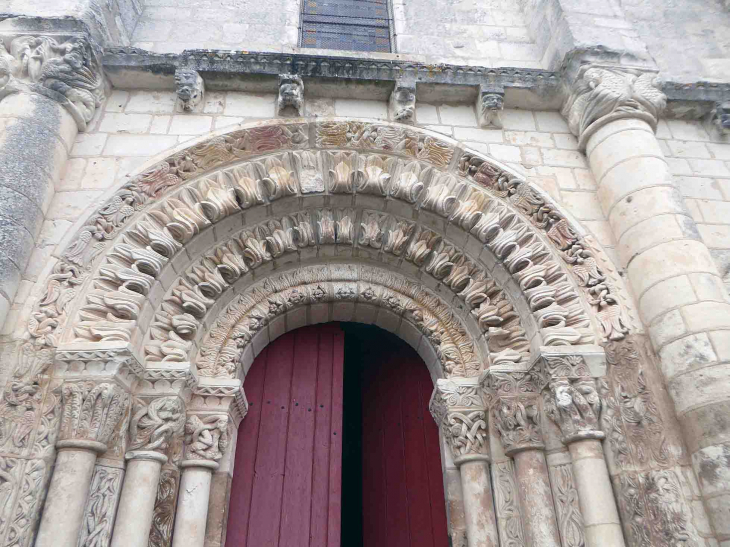 Le portail roman - Paulnay