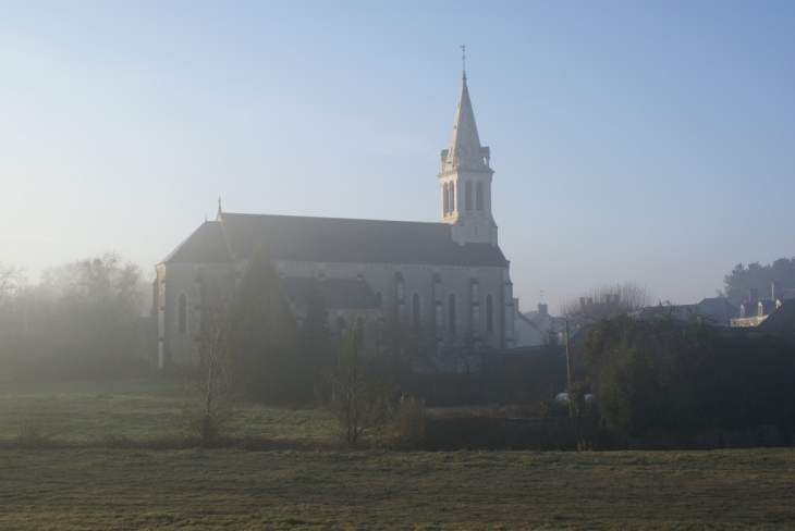 Eglise dans la brume - Pruniers