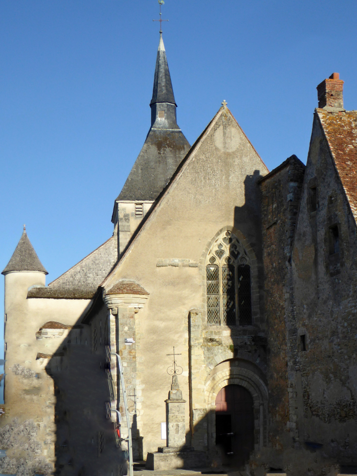 Ombre et lumière sur l'église - Reuilly