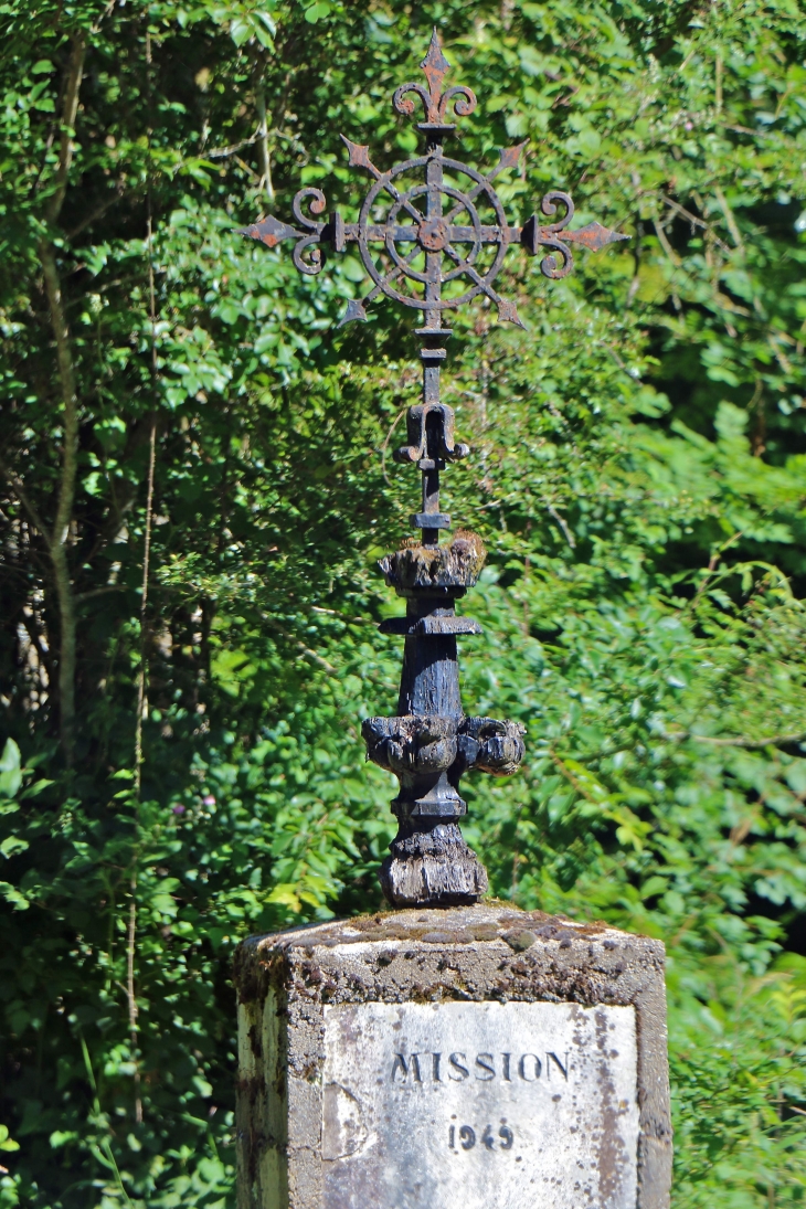 Croix de Mission de 1949. - Saint-Aigny