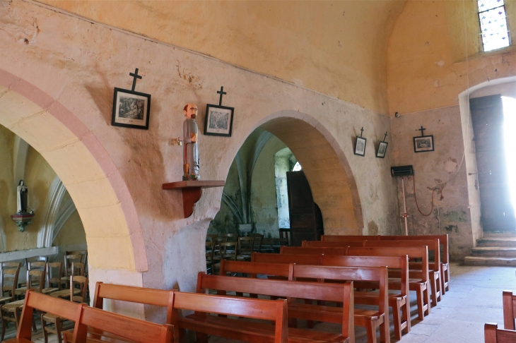 La nef vers le portail de l'église Saint-Aignan. - Saint-Aigny