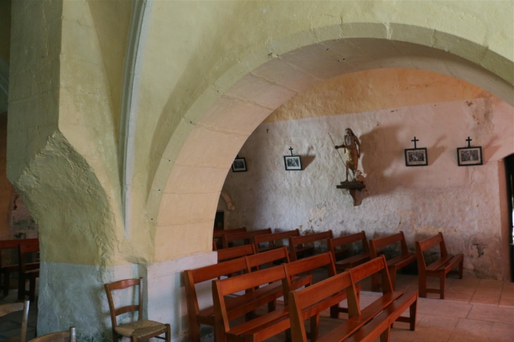 La nef de l'église Saint Aignan. - Saint-Aigny