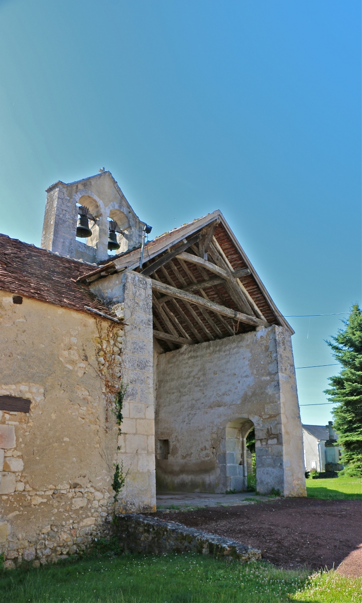 Le porche de l'église Saint Aignan. - Saint-Aigny