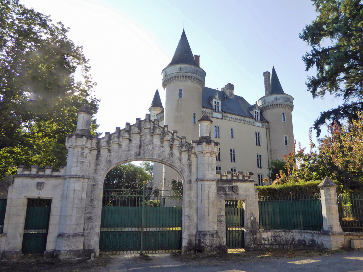 Le château - Saint-Chartier