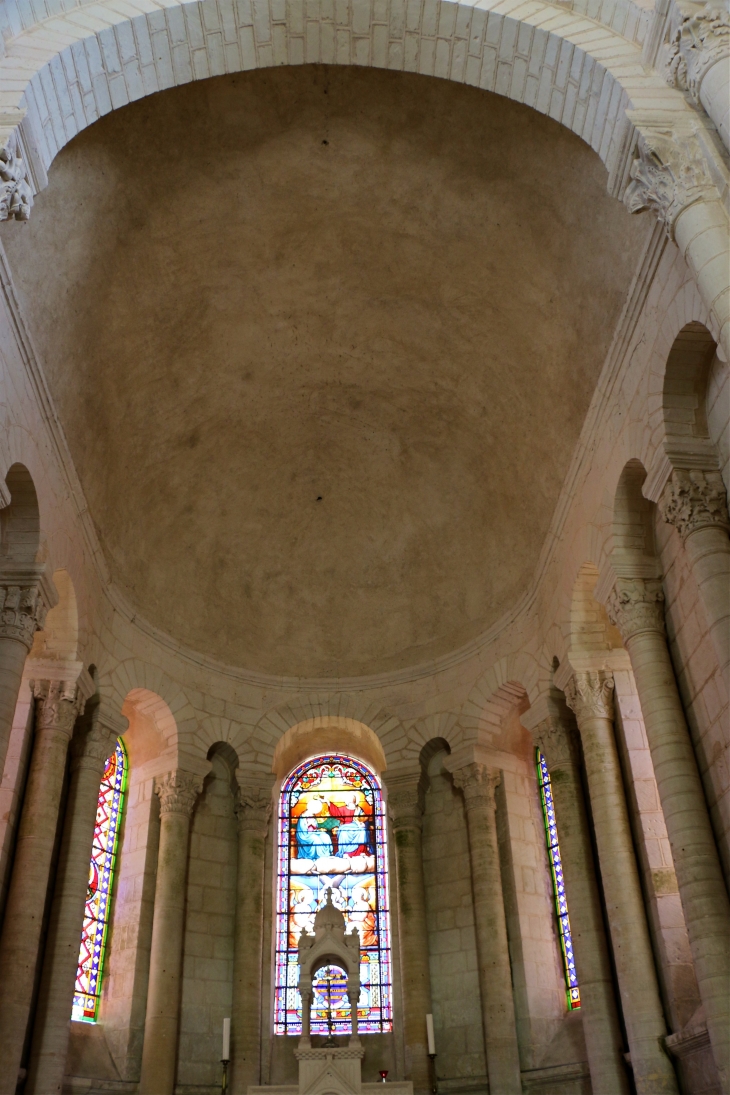 Eglise Saint Genou (ancienne abbatiale).l'Abside en cul de four. - Saint-Genou