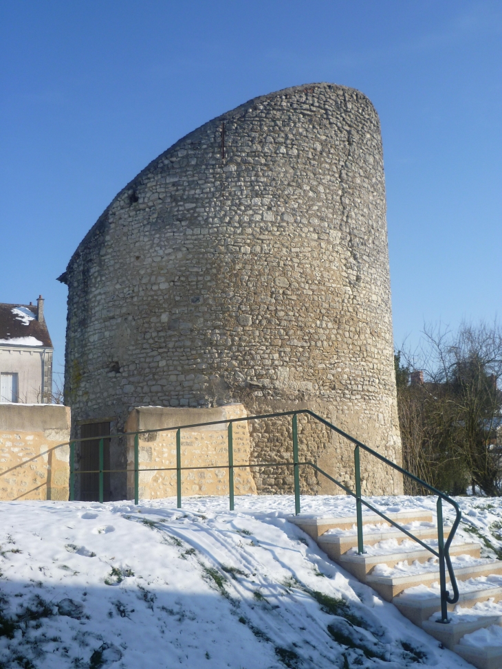 Tour - Saint-Genou