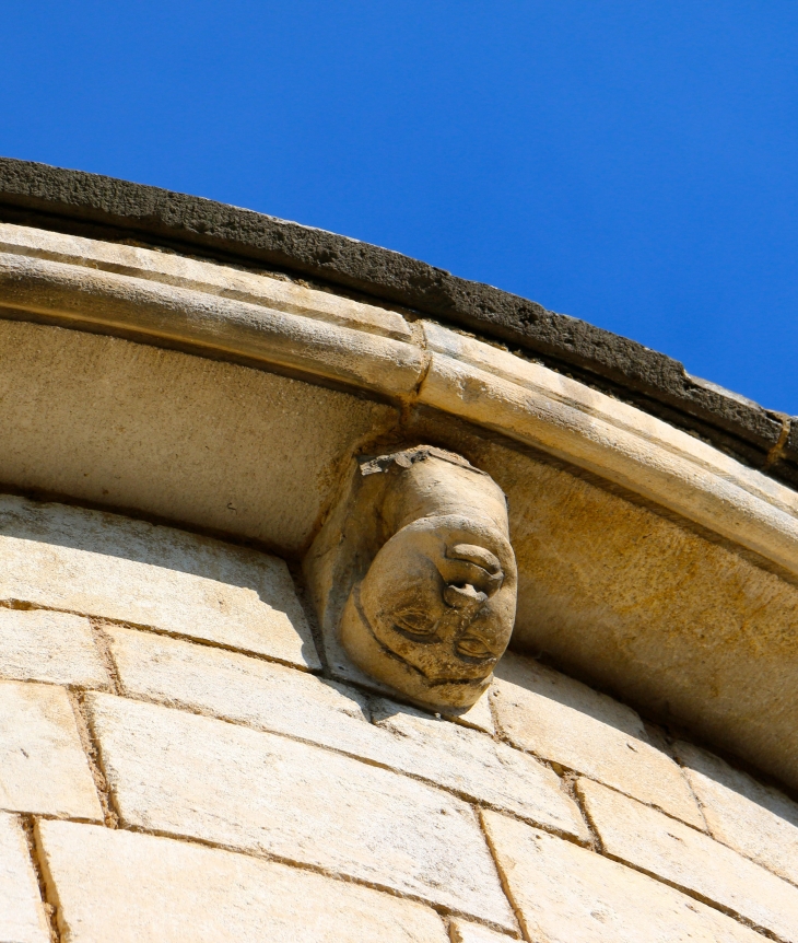 Modillon du chevet : église Saint Marcel. - Saint-Marcel