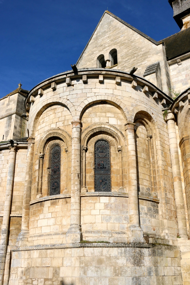 Le chevet de l'église Saint Marcel. - Saint-Marcel