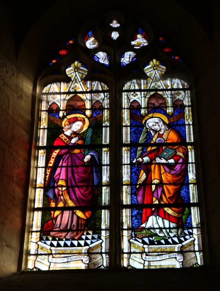 Vitraux de l'église Saint Marcel : Sainte Philomène et Sainte Marguerite (1920). - Saint-Marcel