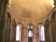 Chapelle axiale du XIIe siècle. Les trois vitraux sont de l'atelier Fournier et datent de 1886.