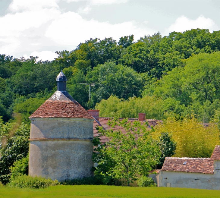 Aux alentours. - Sainte-Gemme