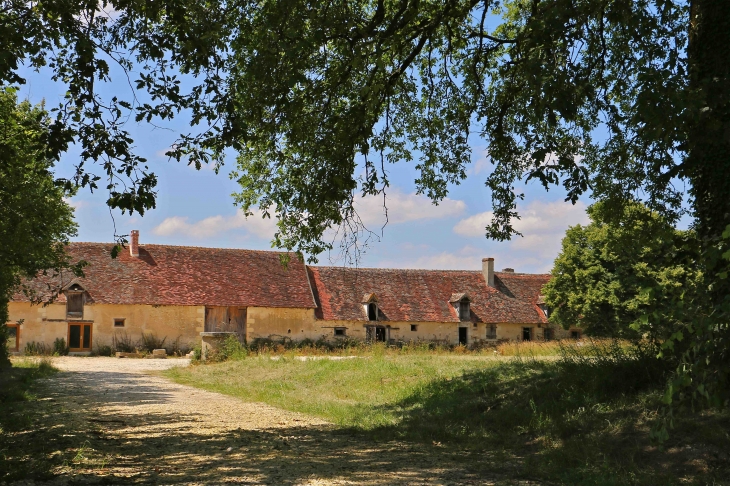 Aux alentours. - Sainte-Gemme