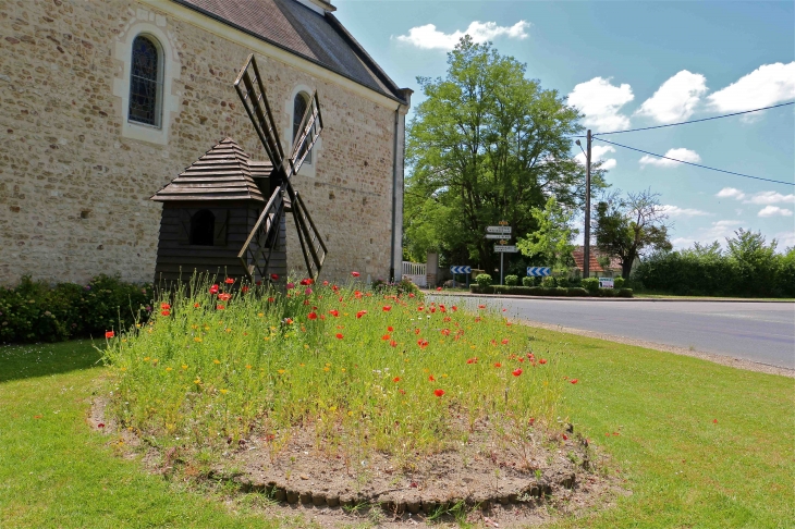 Près de l'église. - Sainte-Gemme