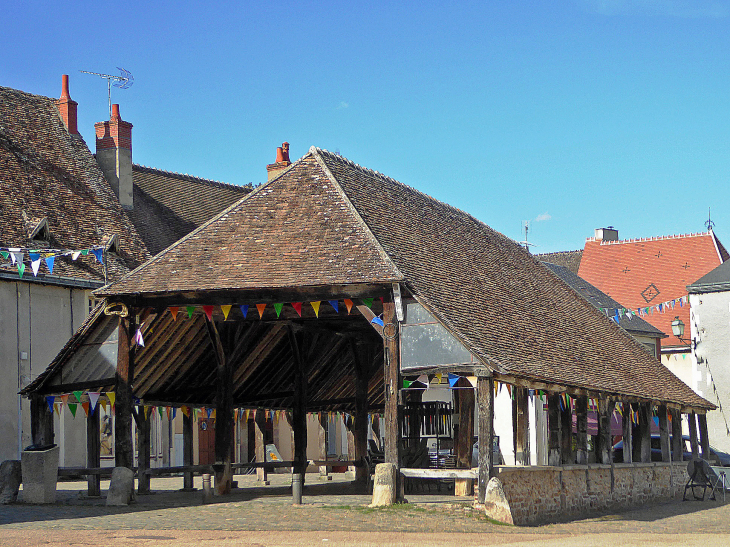 Place du Marché : la halle - Sainte-Sévère-sur-Indre