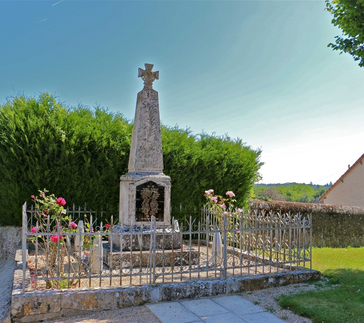 Le Monument aux Morts - Sauzelles